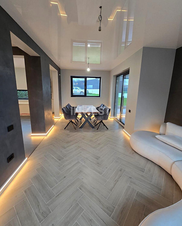 CASA 5 CAMERE, 3 BAI, 470MP TEREN, 135MP UTILI, ZONA MIROSLAVA-700M DE CENTRU - 4